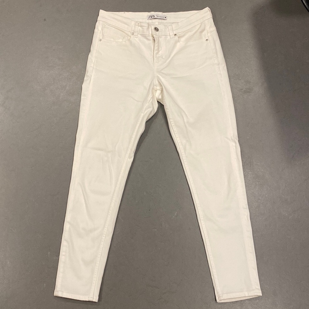 Never worn Zara white jeans size 8